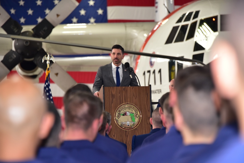 Coast Guard commandant, Acting DHS Secretary, present awards to Hurricane Dorian first responders