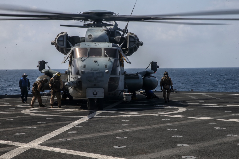 Helicopter Support Team delivers Harrier engine