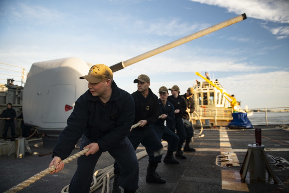 USS Vella Gulf Conducts Maintenance in Mayport