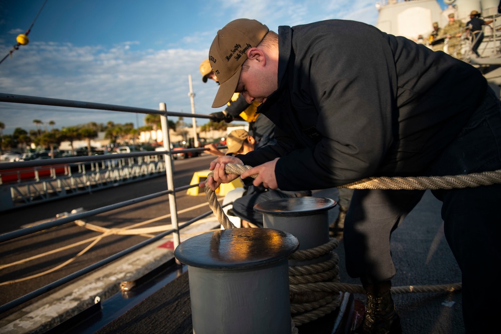 Vella Gulf Conducts Maintenance in Mayport