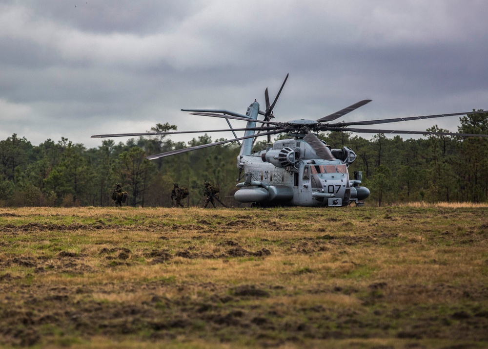 32nd Raiding Squadron and 2nd LE BN Conduct Dutch Bilateral Training