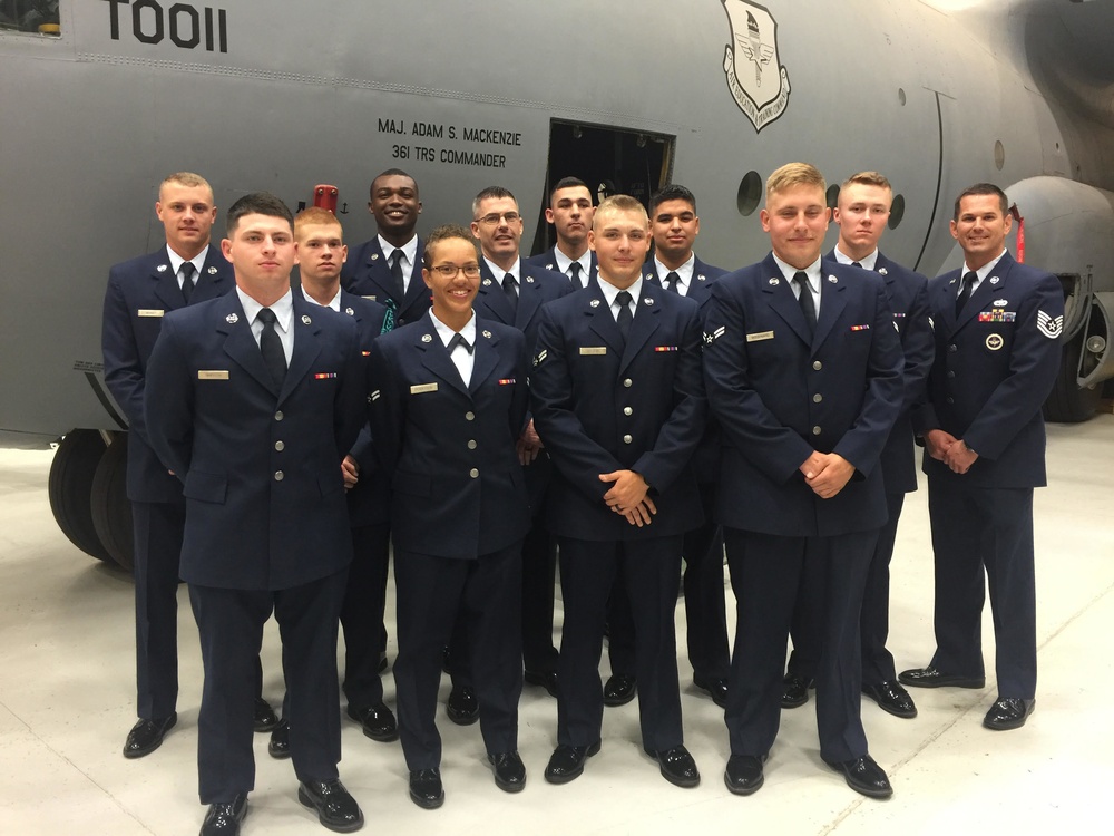 Airlifter of the Week: Leading one lesson at a time