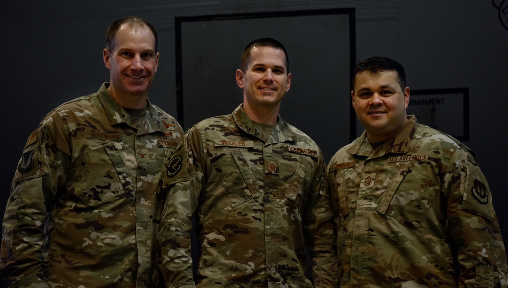 Airlifter of the Week: Leading one lesson at a time