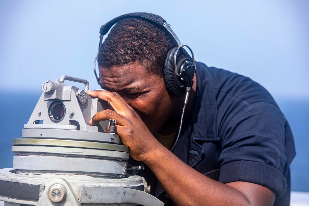 Sailors take part in Seamanship training