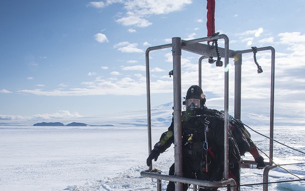 Coast Guard Cutter Polar Star participates in Operation Deep Freeze 2020