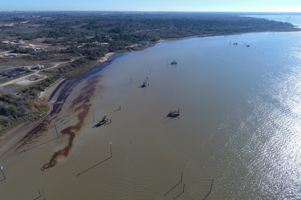 Coast Guard, TGLO responding to oil spill near Baytown, Texas