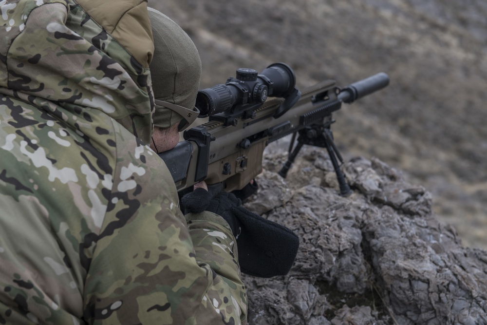 Special Tactics Airmen conduct weapons training during EW 20-1