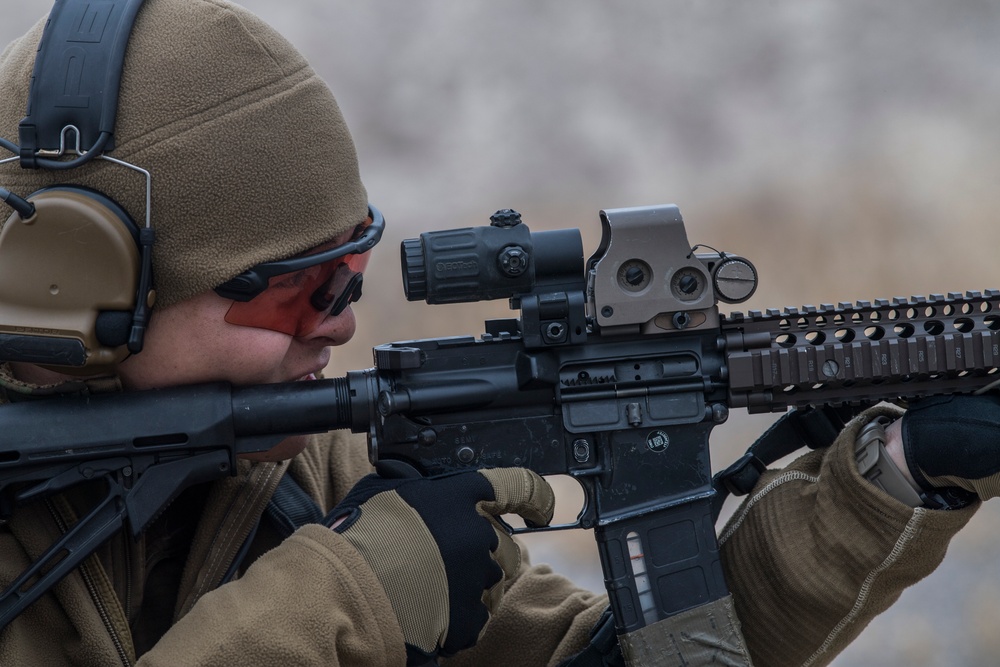 DVIDS - Images - Special Tactics Airmen conduct weapons training during ...