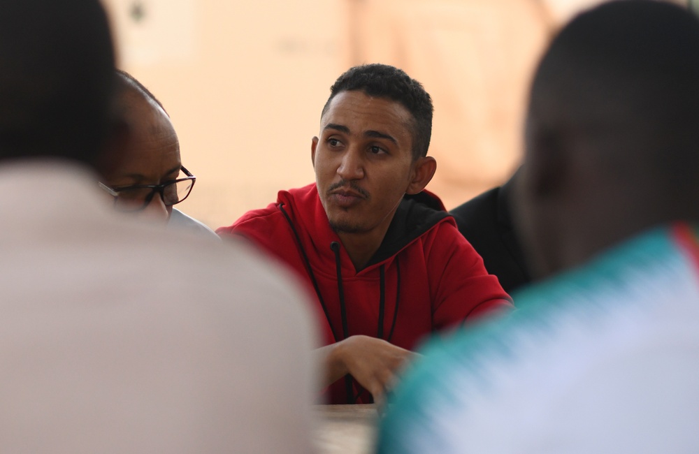 Local Nigeriens meets with U.S. Air Force, Army personnel to improve language skills