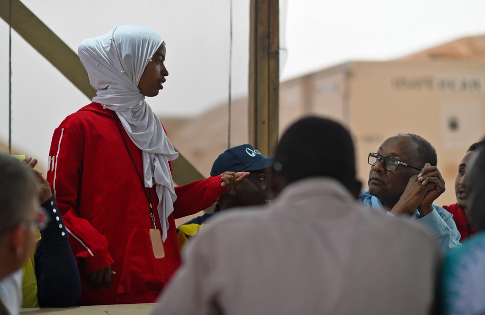 Local Nigeriens meets with U.S. Air Force, Army personnel to improve language skills