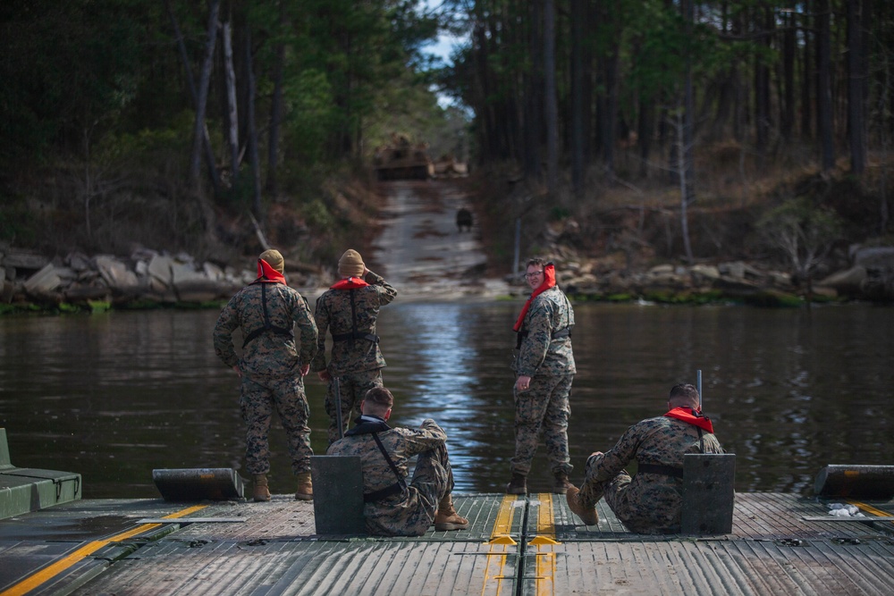 8th ESB Bridging Tanks Across New River