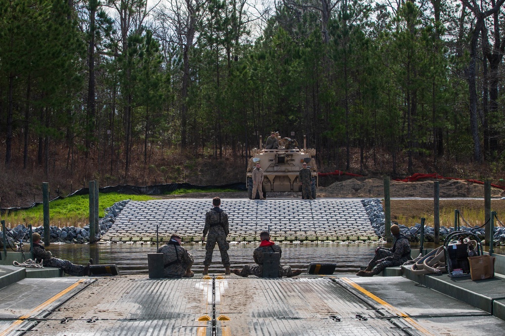 8th ESB Bridging Tanks Across New River