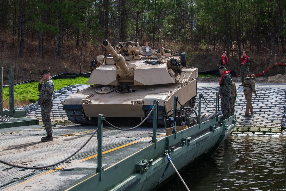 8th ESB Bridging Tanks Across New River