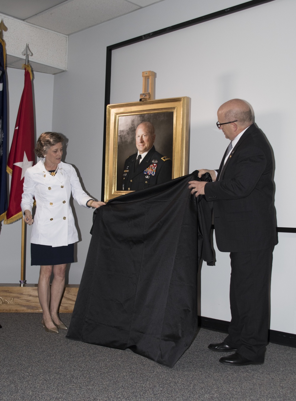 Official portrait of retired U.S. Army Maj. Gen. Robert E. Livingston Jr. unveiled