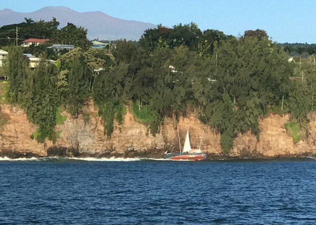 Imagery Available: Coast Guard, local partners respond to motor vessel aground off Hilo, Hawaii 