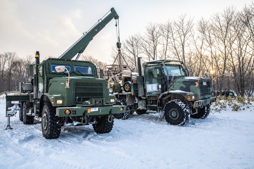 Recover! | U.S. Marines with CLB-4 conduct convoy, recovery operations during exercise Northern Viper