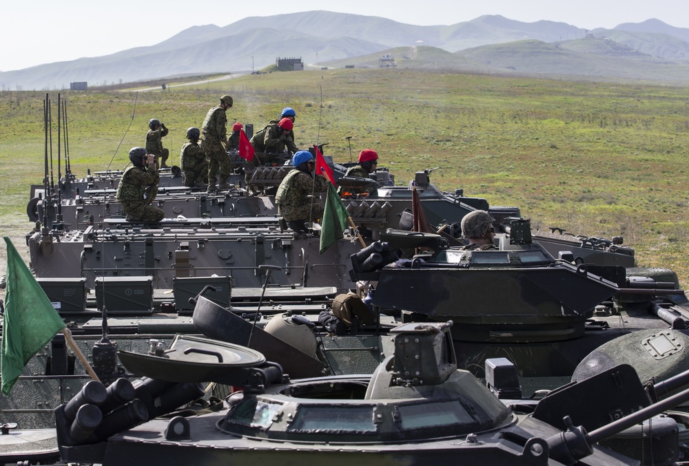 Iron Fist 2020: US Marines and JGSDF soldiers conduct AAV gunnery