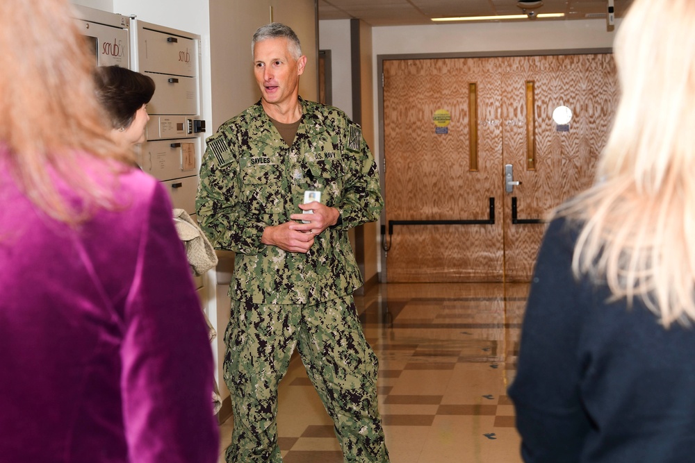 Commandant of the Marine Corps Spouse Program Visits NMCP
