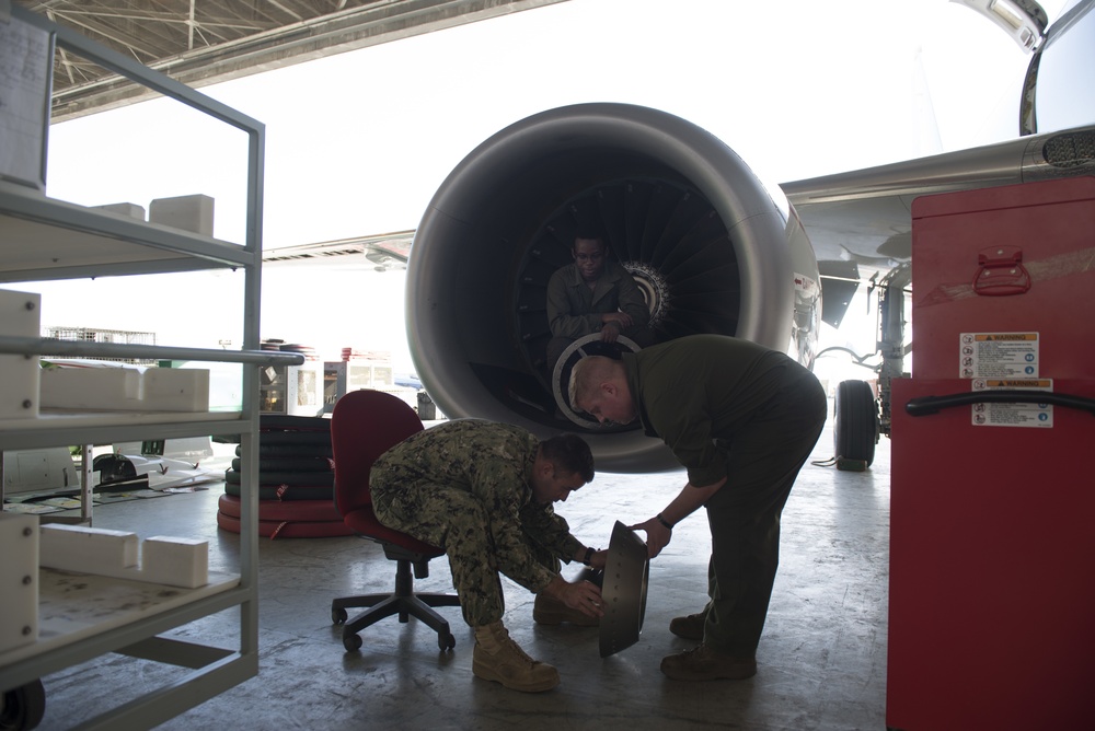 VP-4 Sailors Perform SMI on P-8A Engine