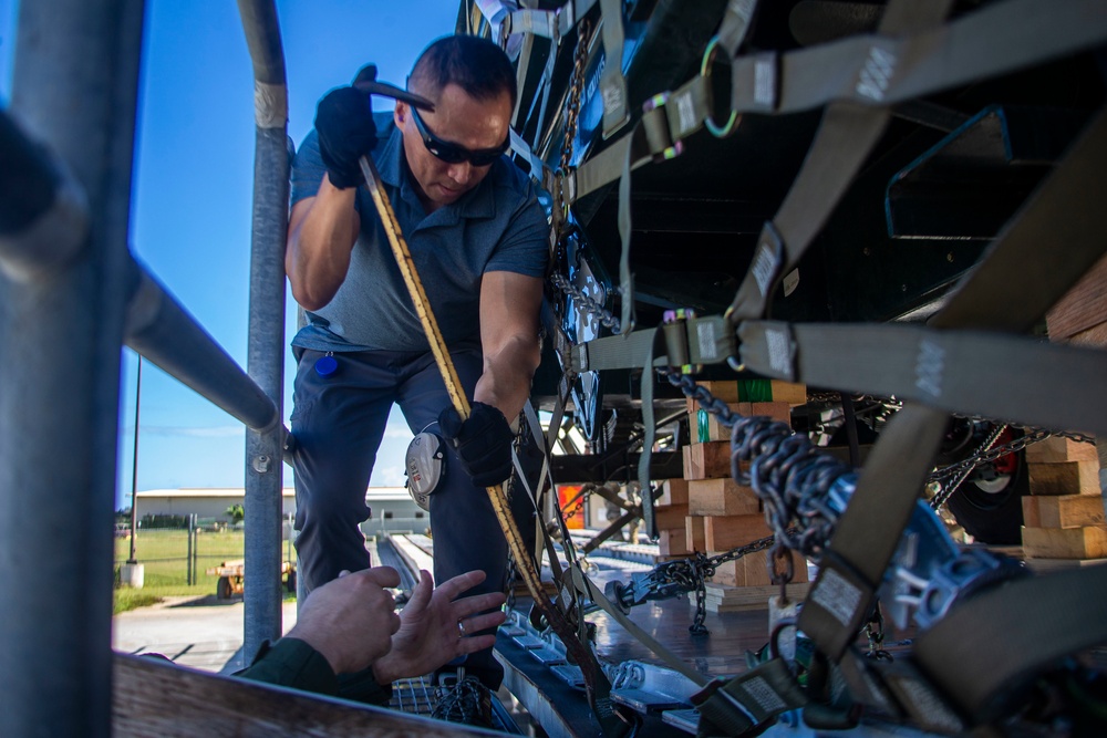 VMFA-224 arrives to MCBH in support of HMLA-367 FACA training
