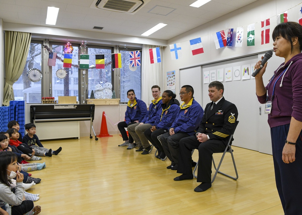 Misawa Navy Sapporo Snow Team visits Jidokaikan