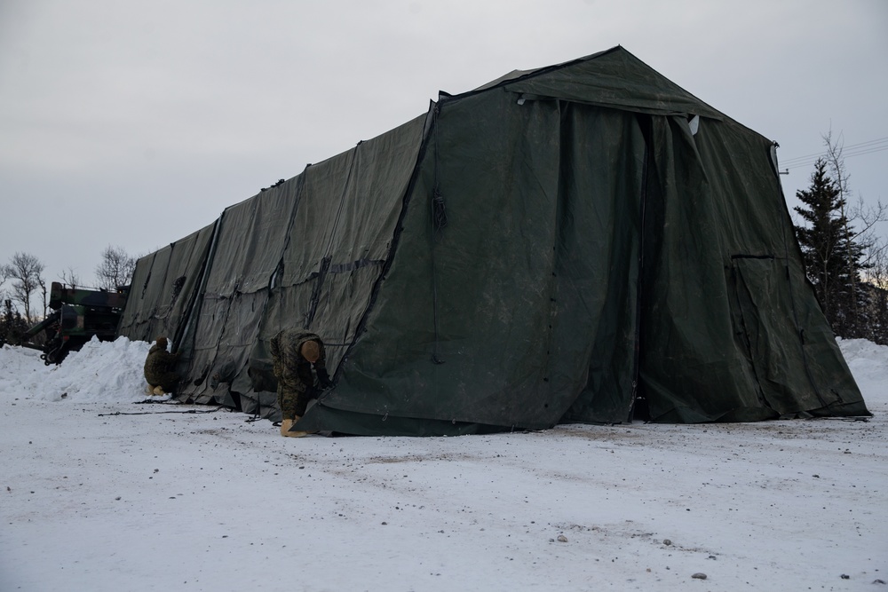 2nd LAAD Marines set up tents