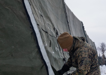 2nd LAAD Marines set up tents