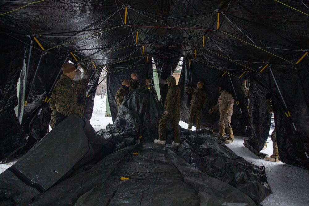 2nd LAAD Marines set up tents