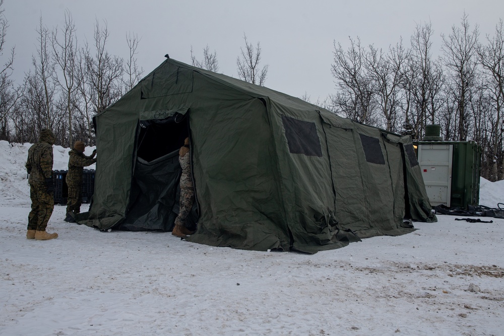 2nd LAAD Marines set up tents