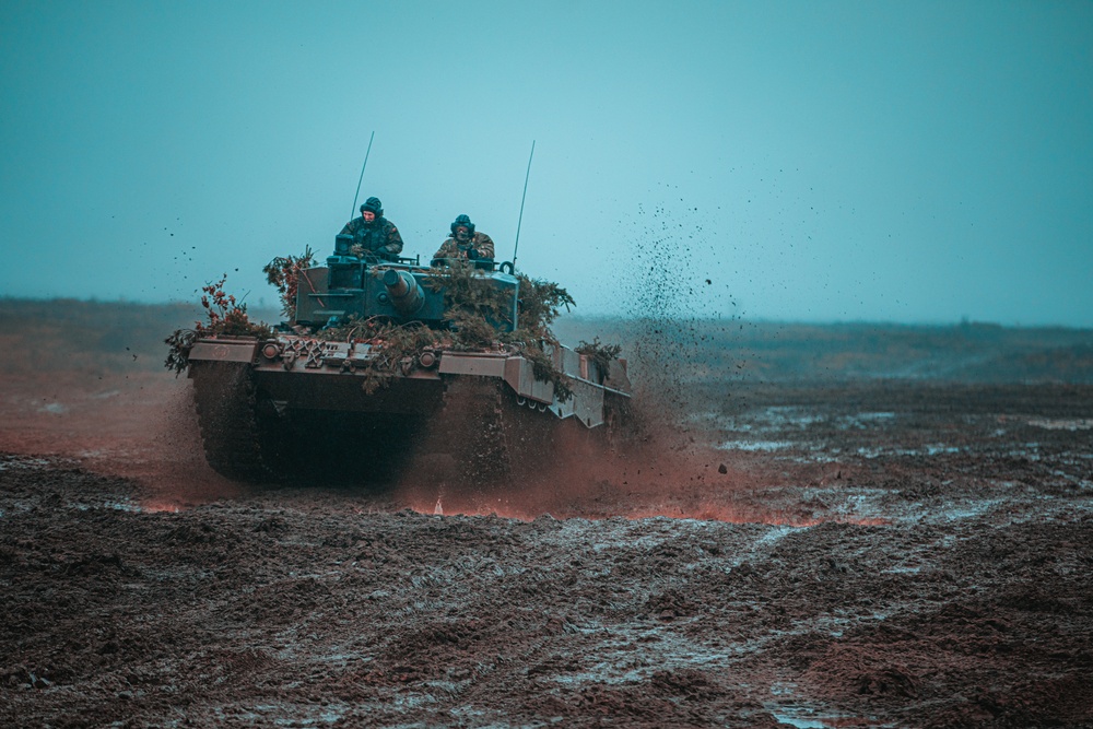 Polish and Romanian Soldiers work together to accomplish training tasks during eFP