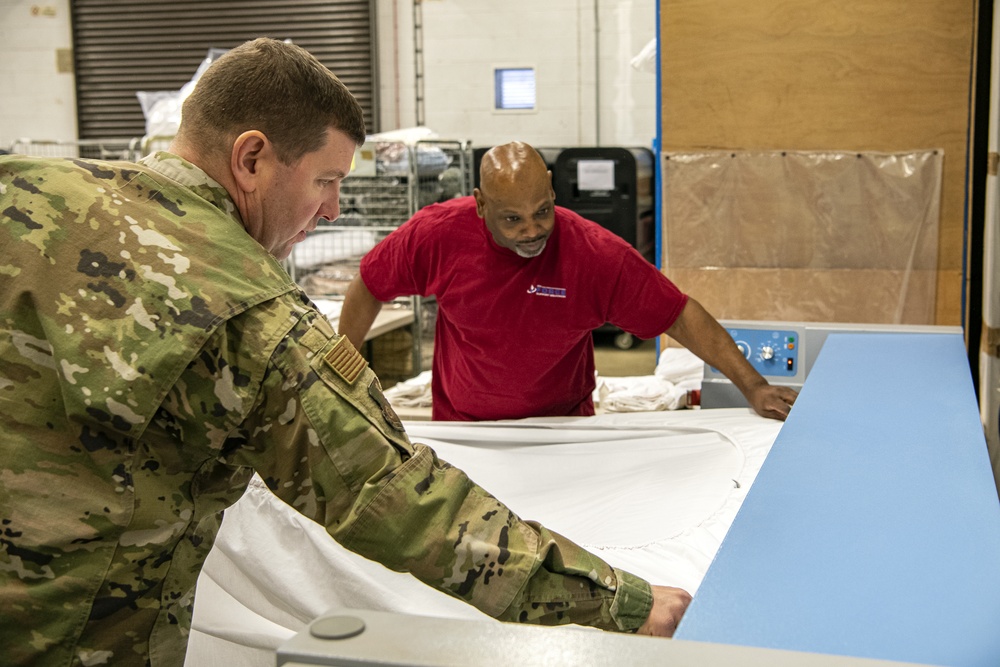 501st CSW/CC tours 423d FSS laundry facility