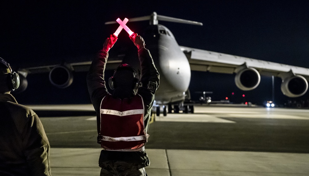 C-5M aircrew teamwork, quick thinking lead to successful outcome