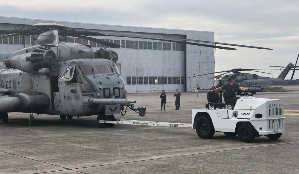 HMH-464 prepares for inclement weather
