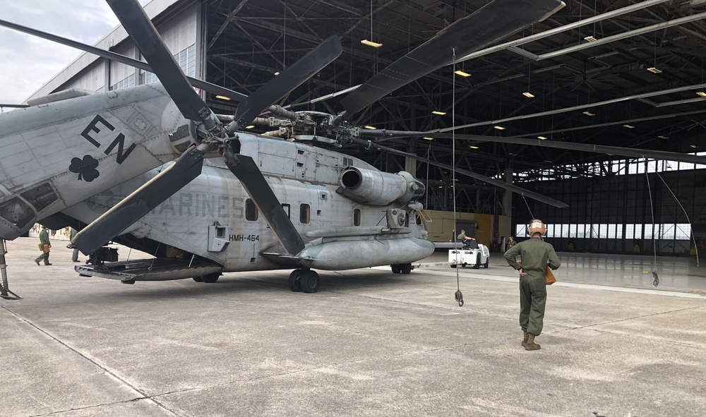 HMH-464 prepares for inclement weather