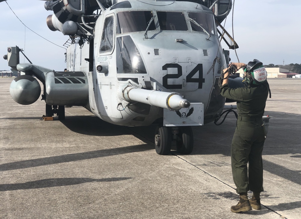 HMH-464 prepares for inclement weather