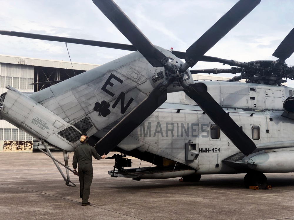 HMH-464 prepares for inclement weather