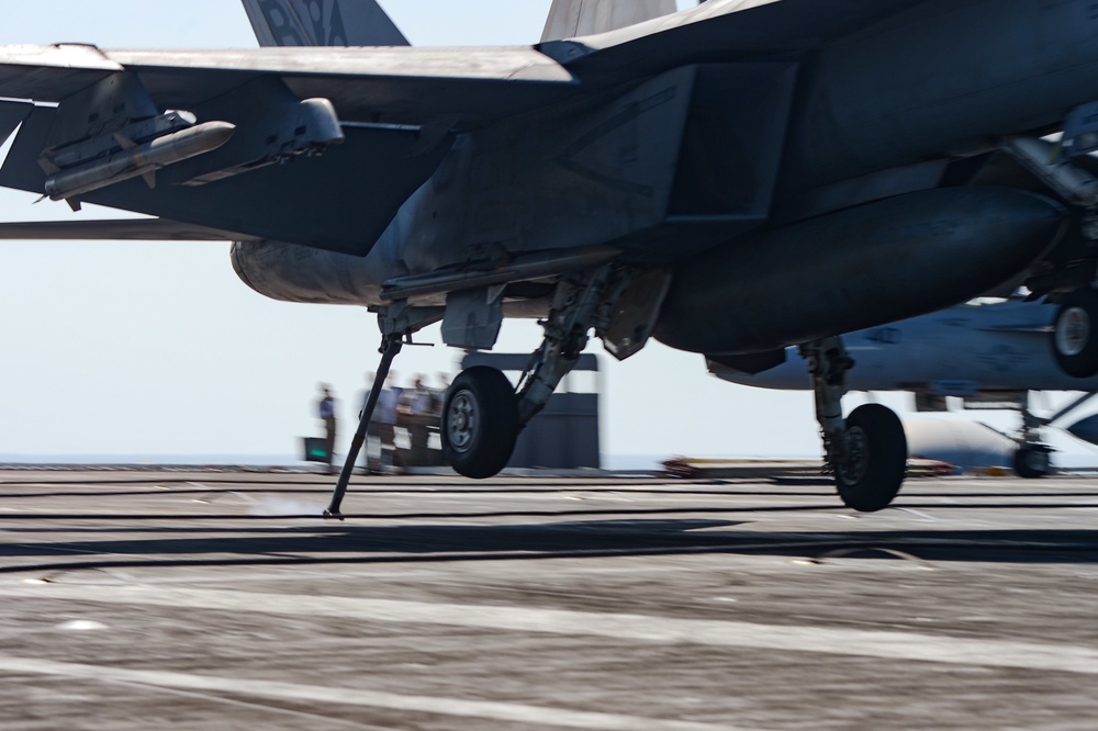 USS Harry S. Truman (CVN 75) transits the Arabian Sea