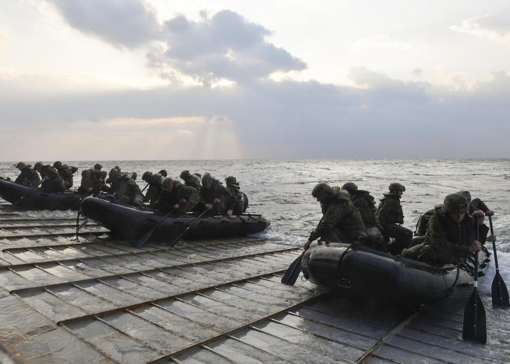 USS Germantown (LSD 42) conduct combat rubber raiding craft rehearsals