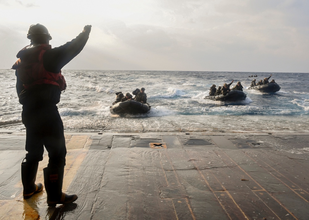 USS Germantown (LSD 42) conduct combat rubber raiding craft rehearsals