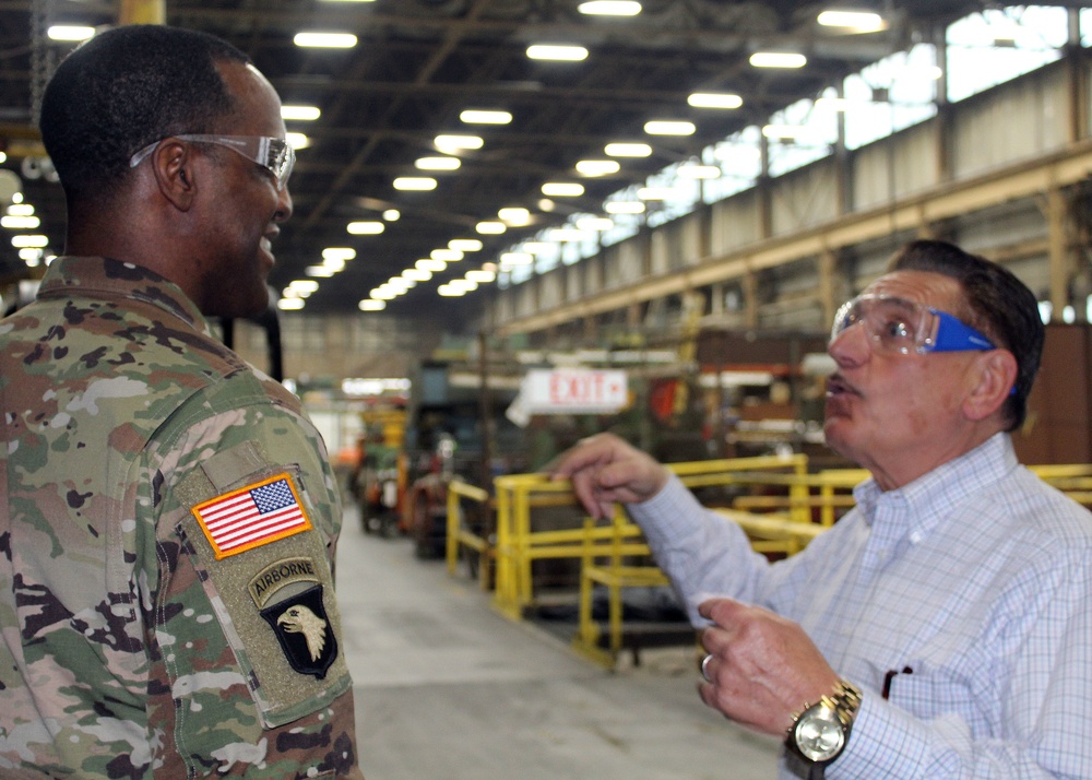 Troop Support Commander visits local Hardware vendor to gain insight, strengthen partnership