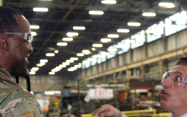 Troop Support Commander visits local Hardware vendor to gain insight, strengthen partnership