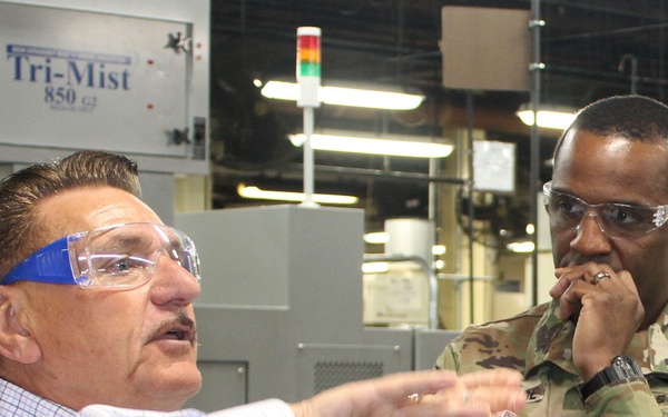 Troop Support Commander visits local Hardware vendor to gain insight, strengthen partnership