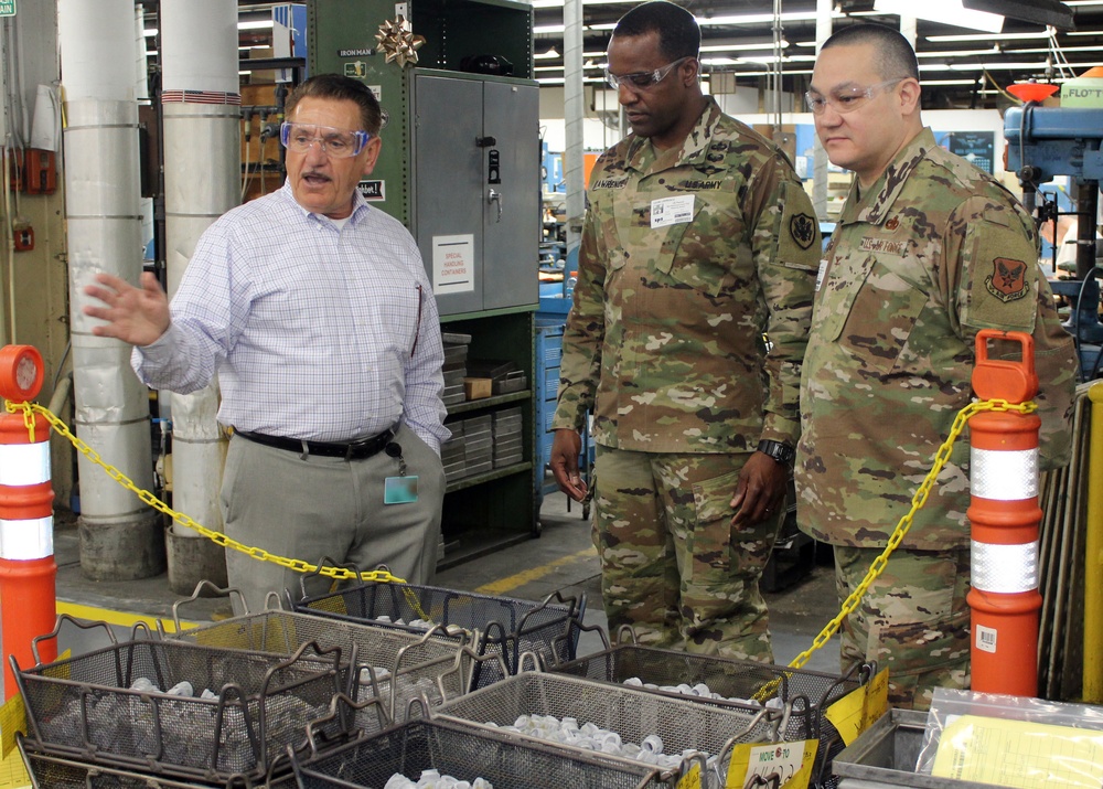 Troop Support Commander visits local Hardware vendor to gain insight, strengthen partnership