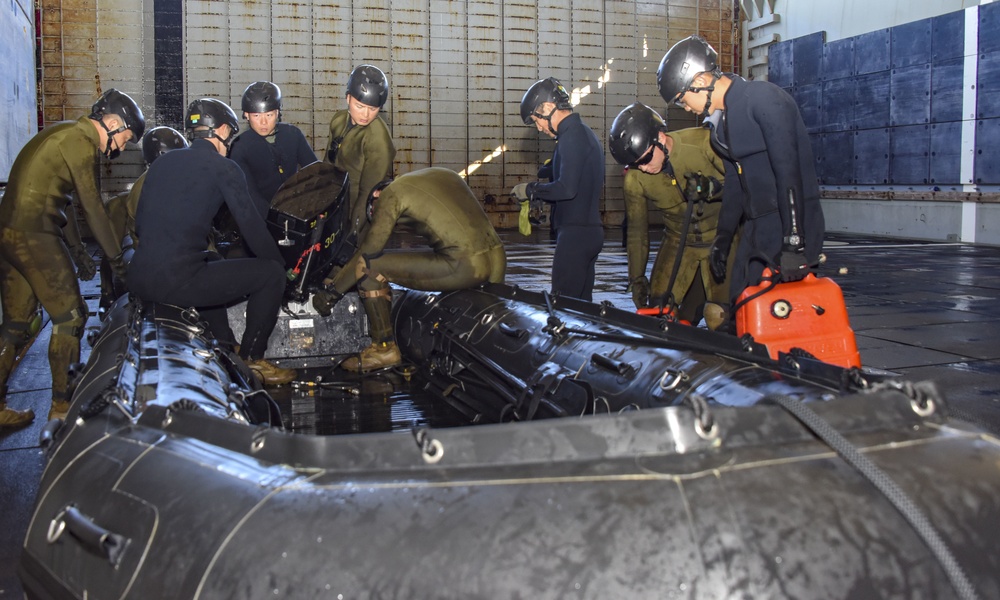 Soldiers Recover Craft