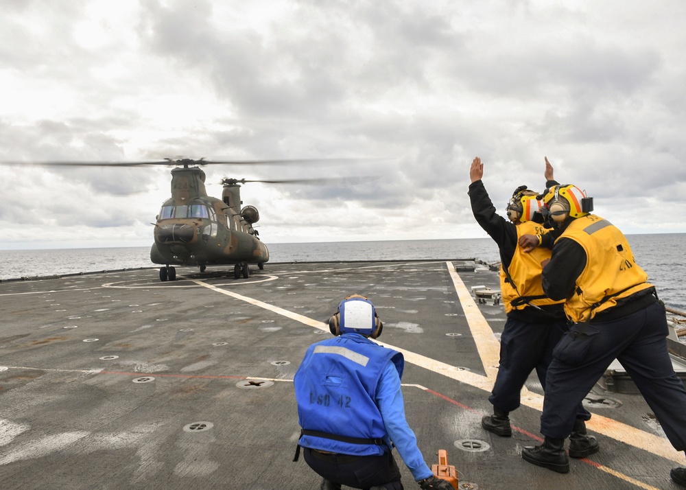 USS Germantown (LSD 42) flight operations with Japan Ground Self-Defense Force