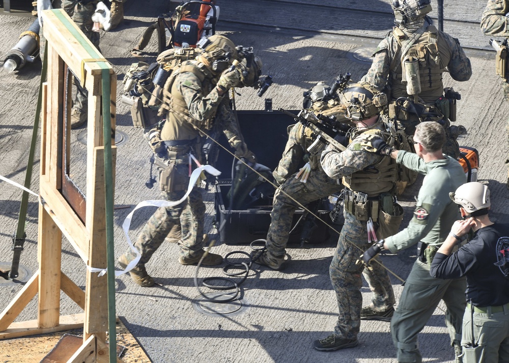 USS Germantown (LSD 42) visit, board, search and seizure training