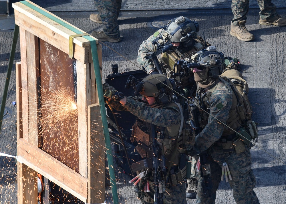 USS Germantown (LSD 42) visit, board, search and seizure training