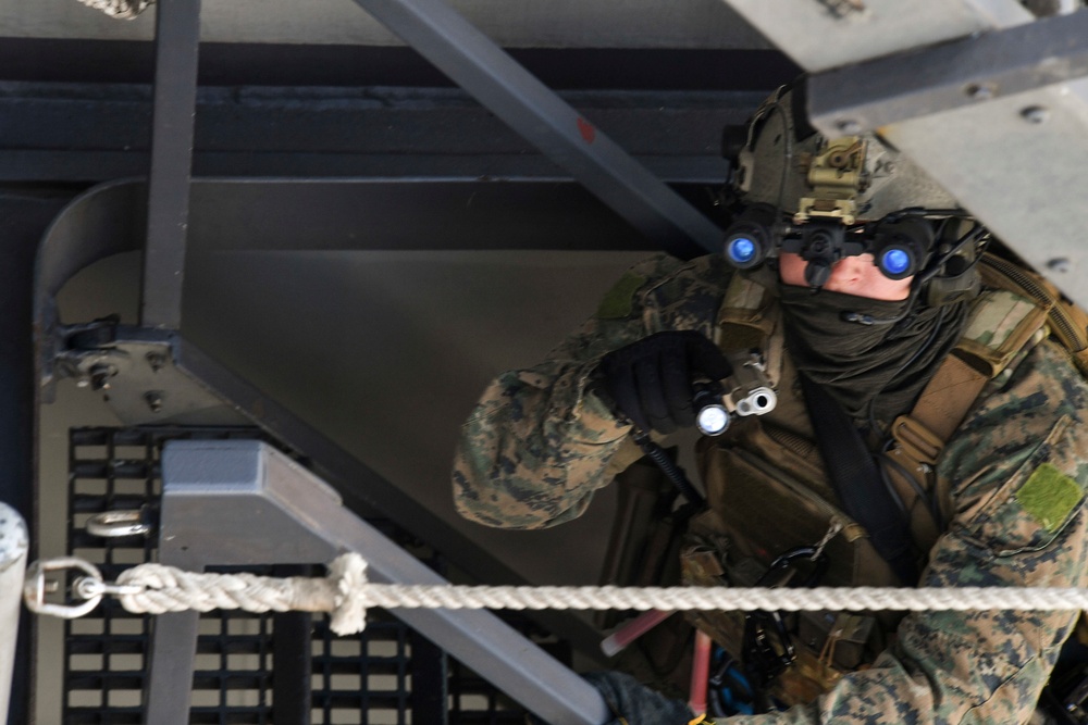 USS Germantown (LSD 42) visit, board, search and seizure training