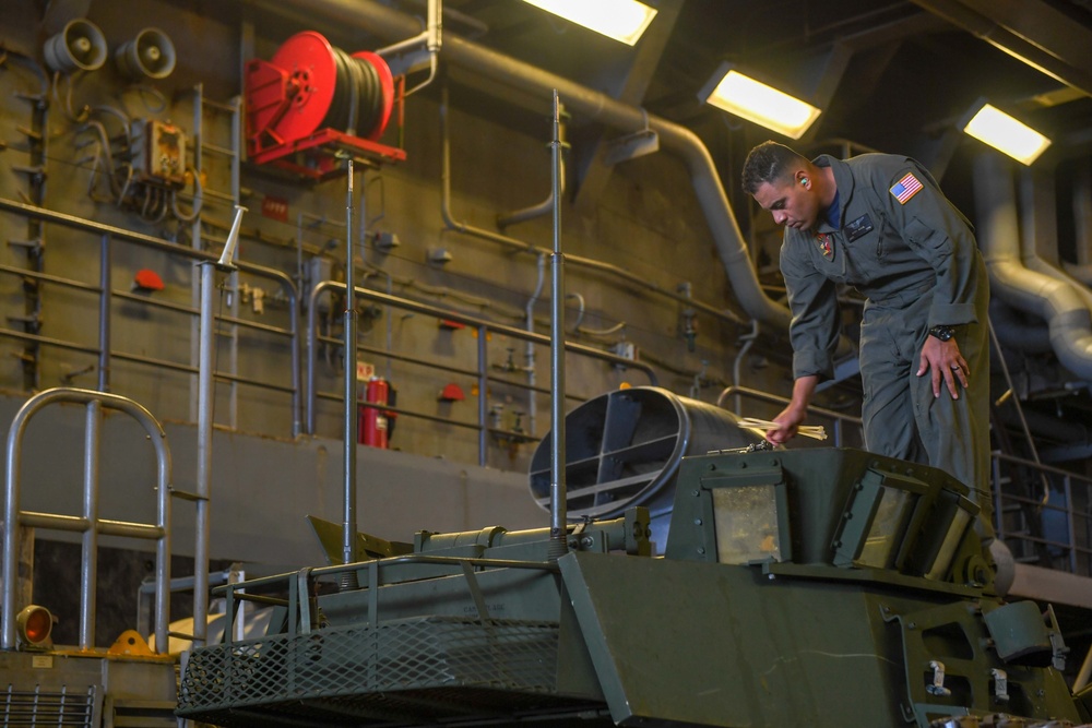 USS Green Bay (LPD 20) LCAC Operations