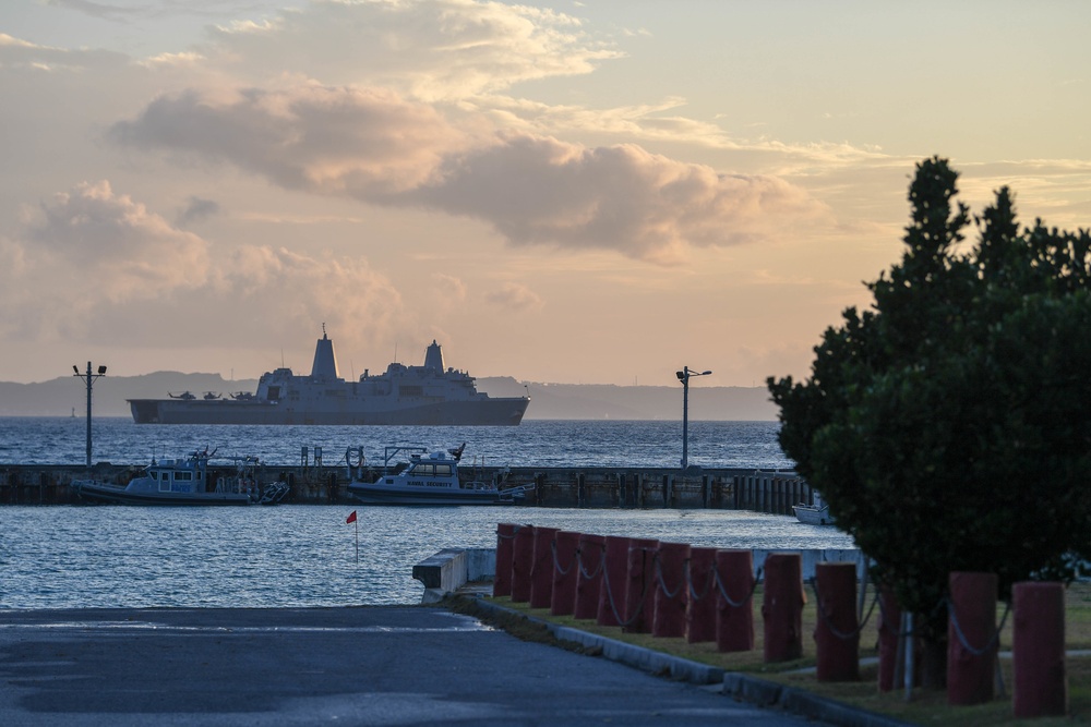 USS Green Bay (LPD 20) LCAC Operations